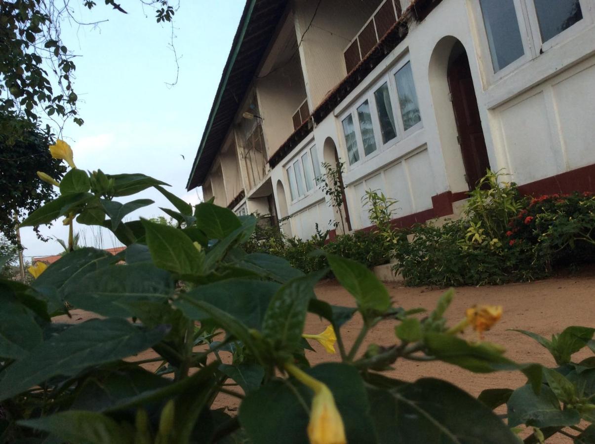 New Rest House Sea View Hotel Negombo Extérieur photo